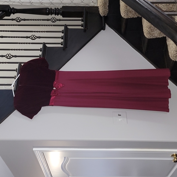 Michael Angelo burgundy size 4 gown - Picture 2 of 4